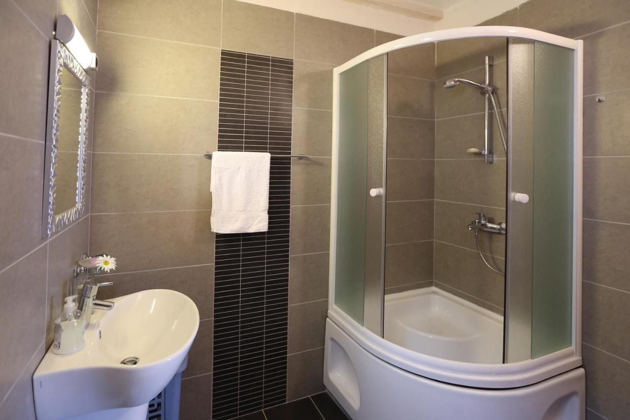Spacious Apartment Lucia Prozura Экстерьер фото